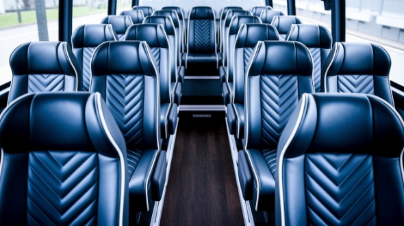 des moines 15 passenger minibus inside